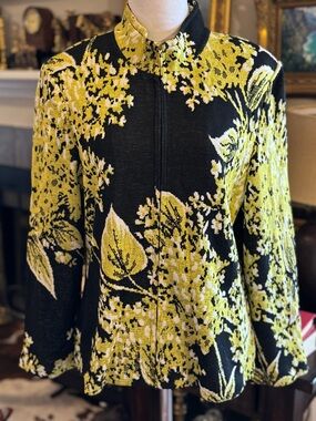 St. John $800 Black and Yellow Floral
Jacquard Knit Jacket Size 14 - Made in USA